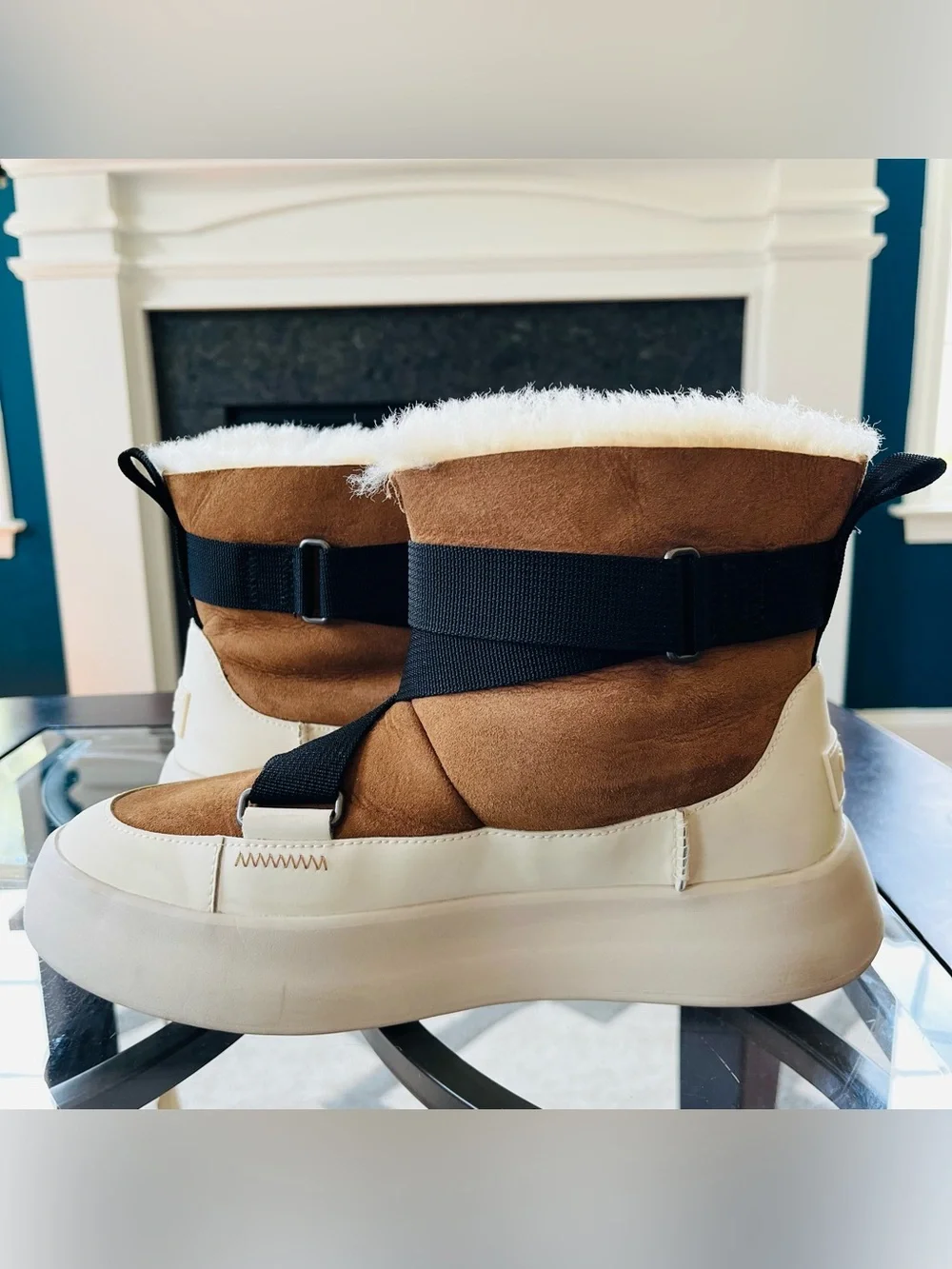 Sz 7 UGG Women's Classic Boom Buckle Boots S/N 1104616 Chestnut/Black/White